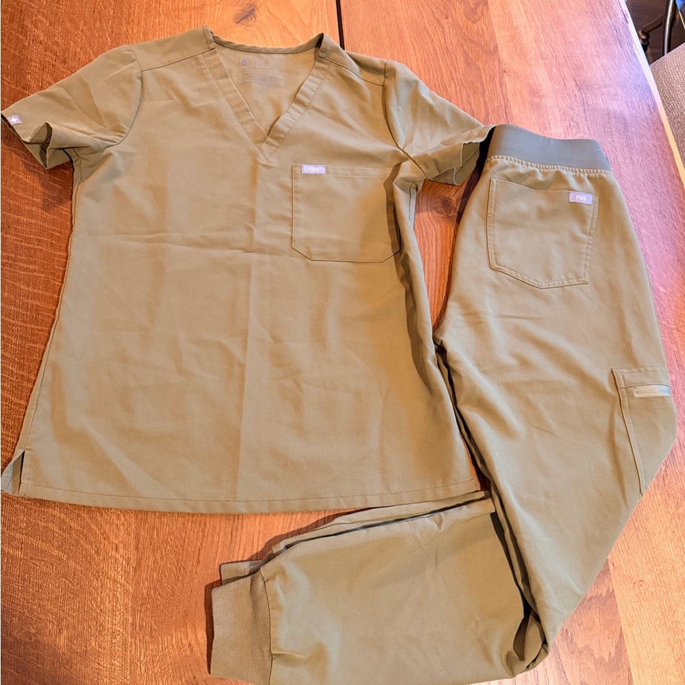 Figs Olive Green Scrub Set, size XS